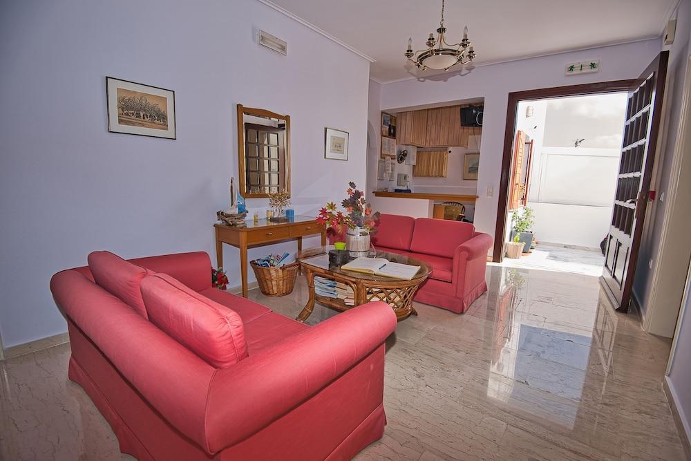 Irini'S Rooms Fteoura Kamari  Exterior photo
