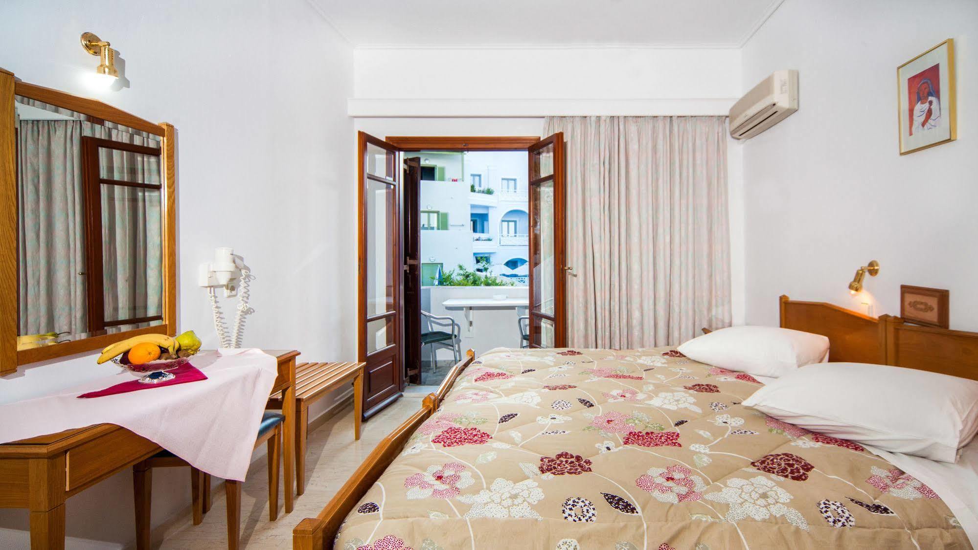 Irini'S Rooms Fteoura Kamari  Exterior photo