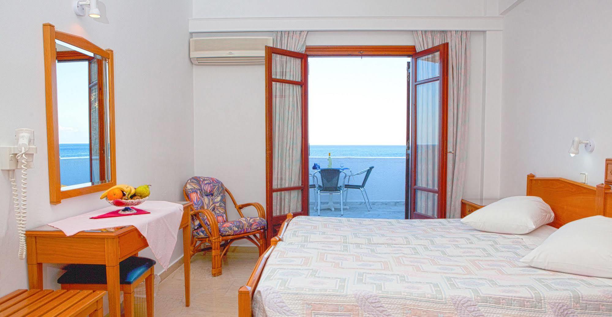Irini'S Rooms Fteoura Kamari  Exterior photo
