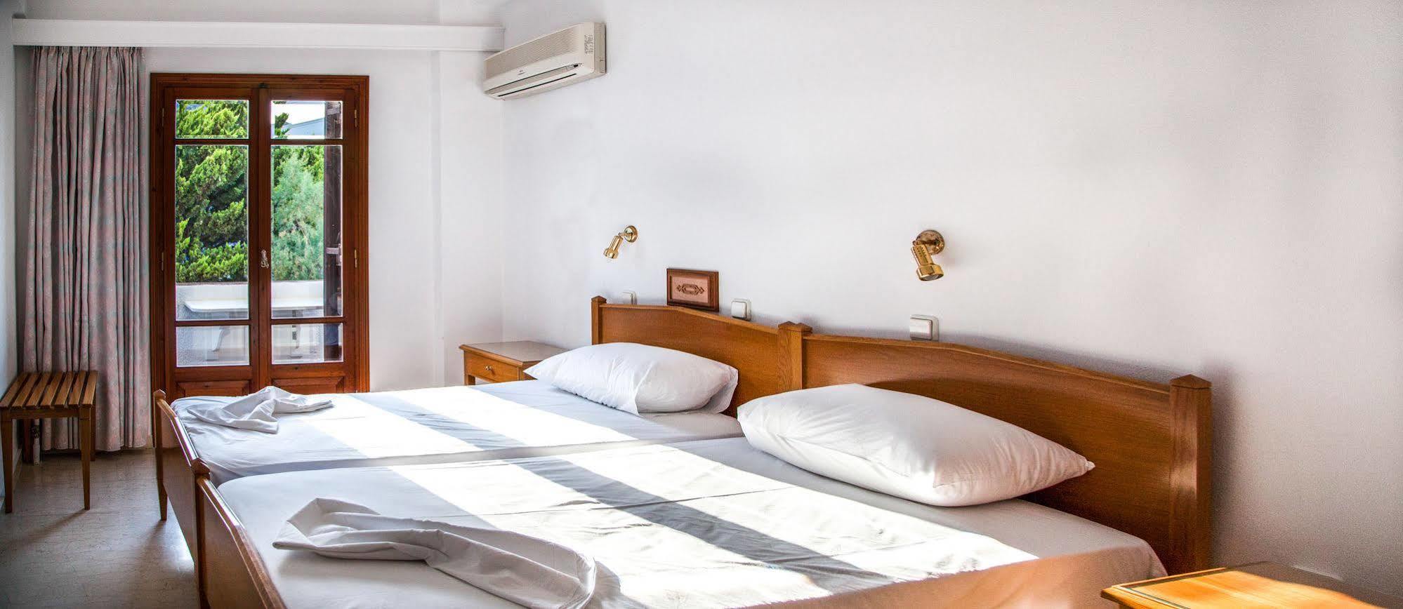 Irini'S Rooms Fteoura Kamari  Exterior photo