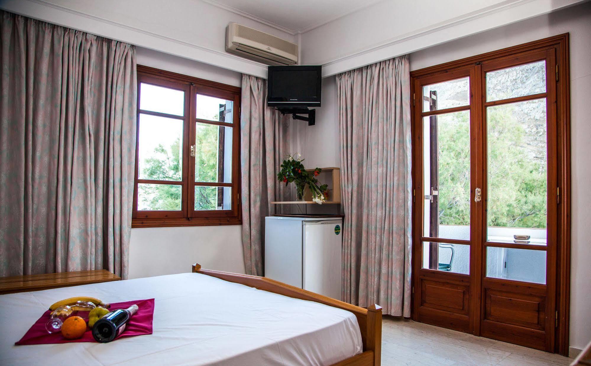 Irini'S Rooms Fteoura Kamari  Exterior photo