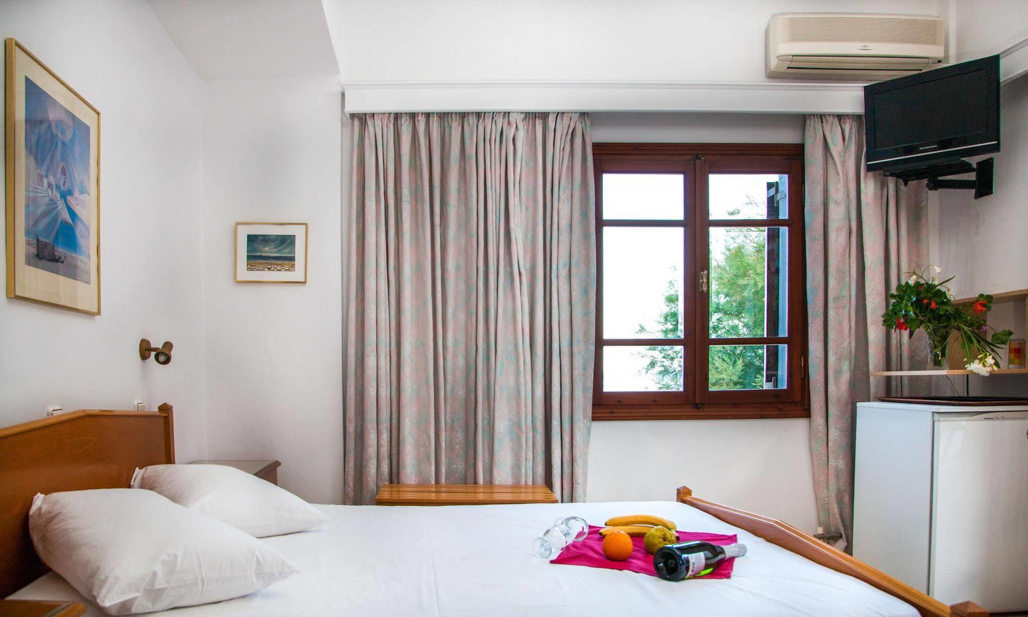 Irini'S Rooms Fteoura Kamari  Exterior photo