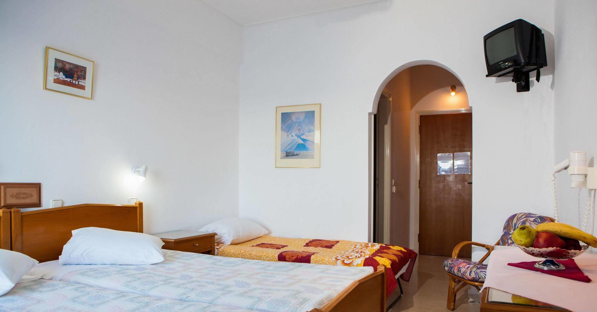 Irini'S Rooms Fteoura Kamari  Exterior photo