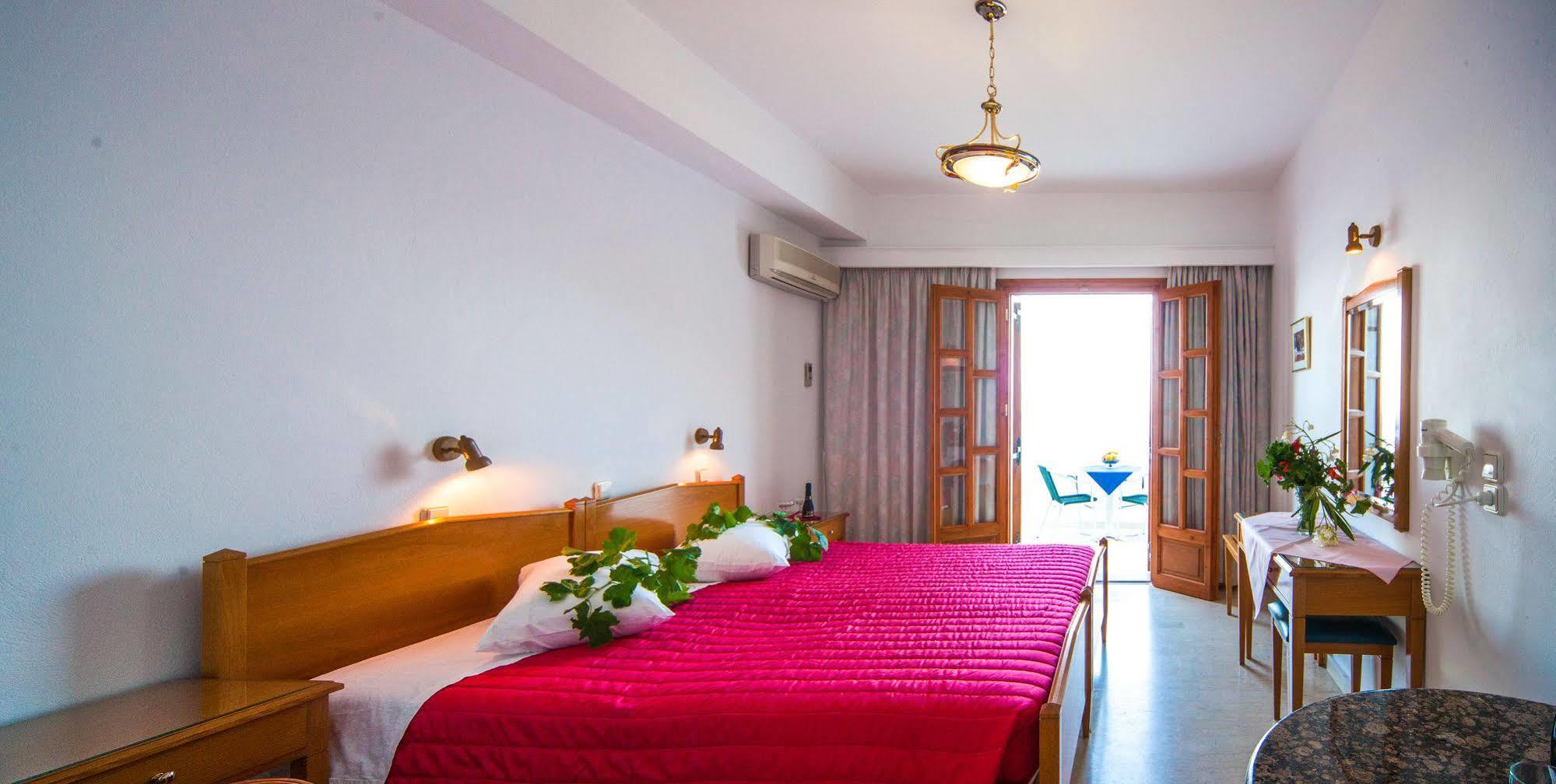 Irini'S Rooms Fteoura Kamari  Exterior photo