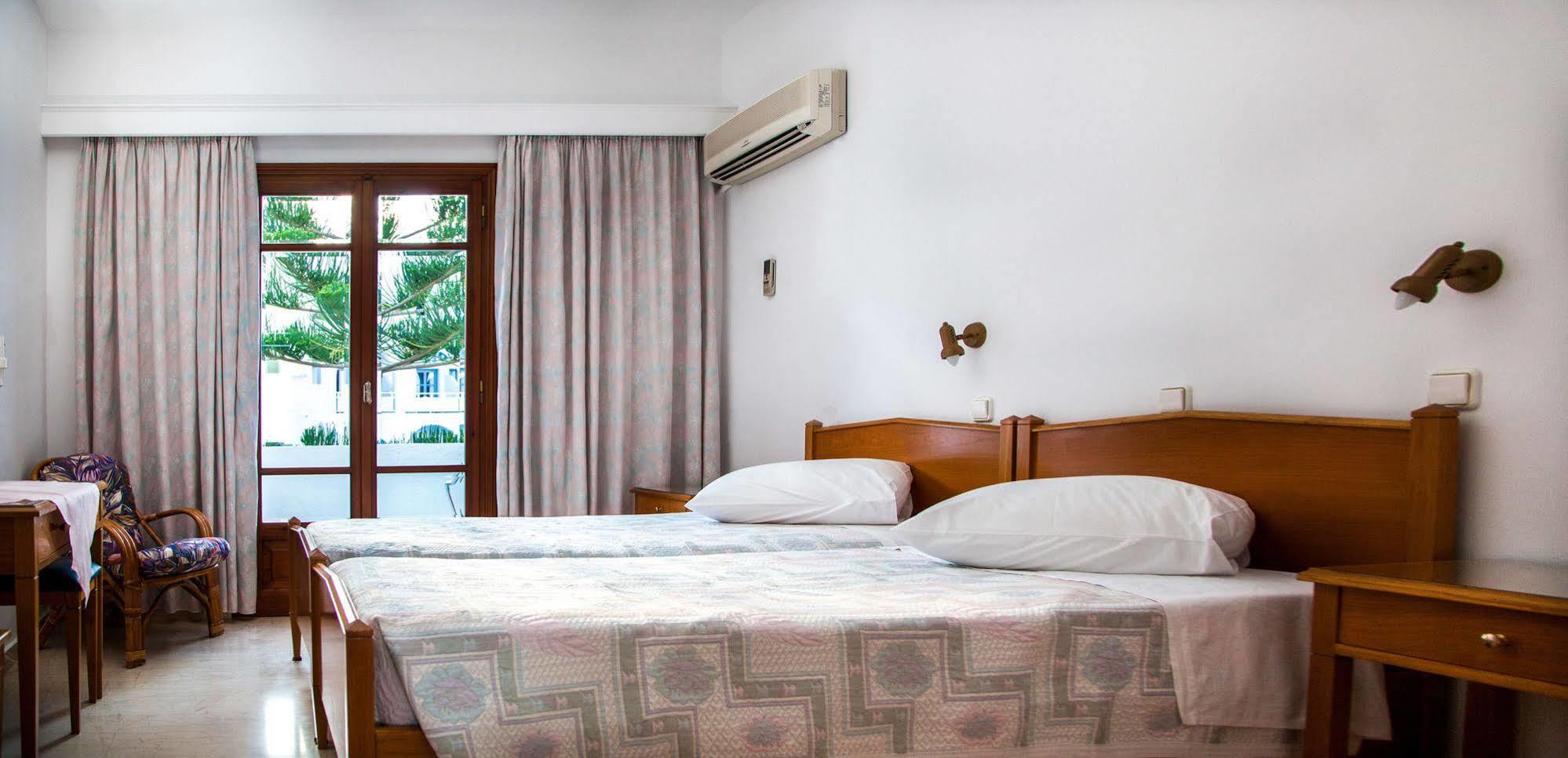 Irini'S Rooms Fteoura Kamari  Exterior photo